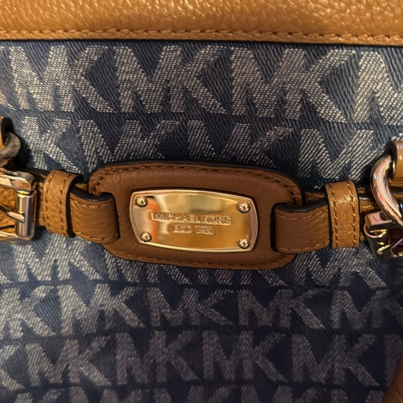 Michael Kors shoulder bag. - Picture 2 of 6